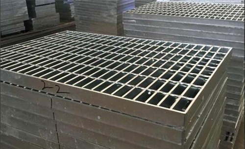 與格柵板相比，熱鍍鋅格柵板有什么優(yōu)勢？